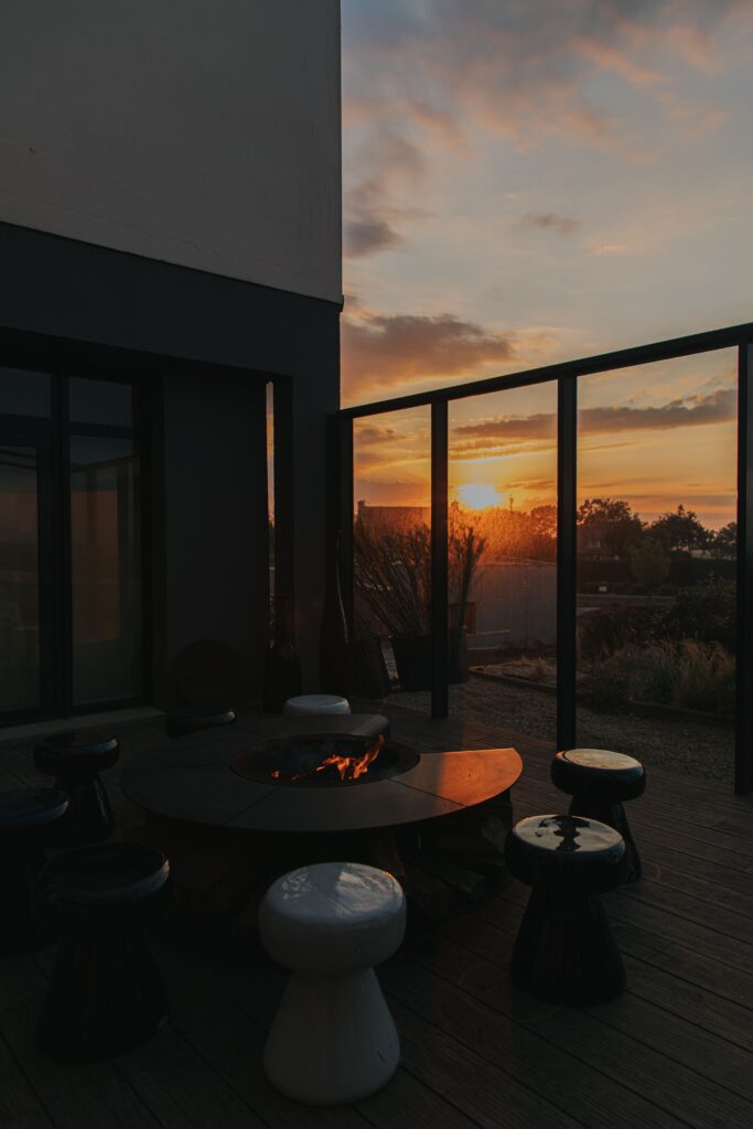 Vue-coucher-de-soleil-terrasse-La-Butte